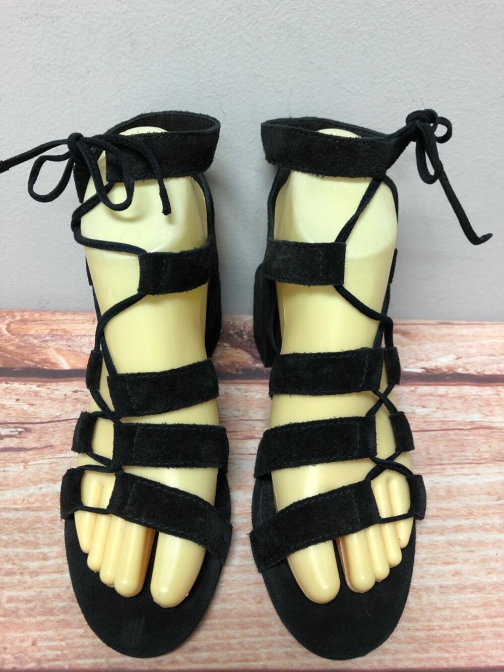Frye Chrissy Side Ghillie Black Suede Strappy Gladiator Sandals Womens 6 (9g44) - Picture 2 of 10